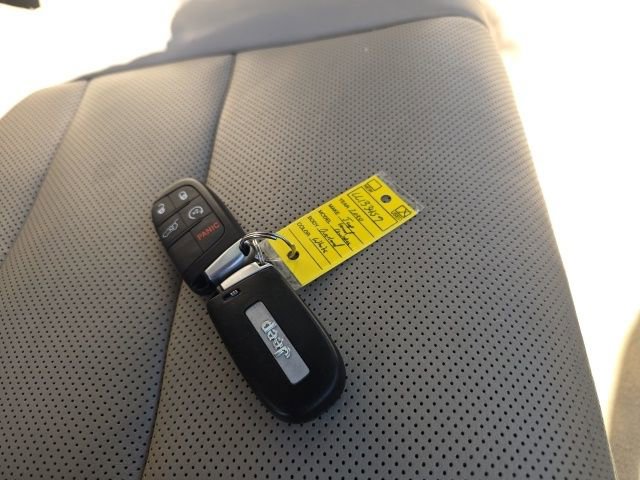 Used 2020 Jeep Grand Cherokee Overland image 45