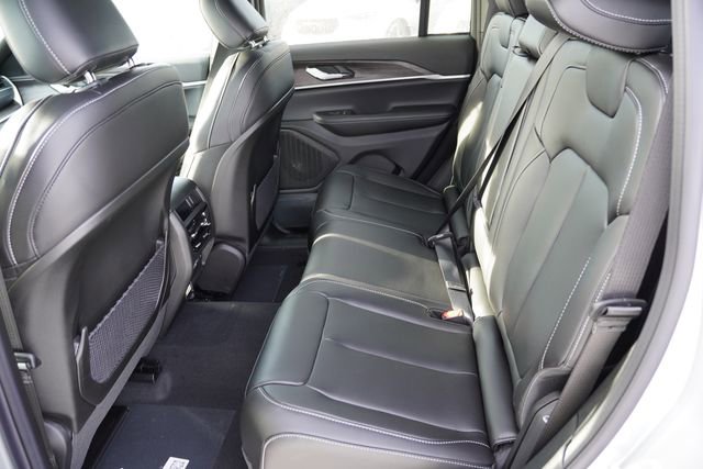 New 2025 Jeep Grand Cherokee Limited w/ Black Appearance Package image 11