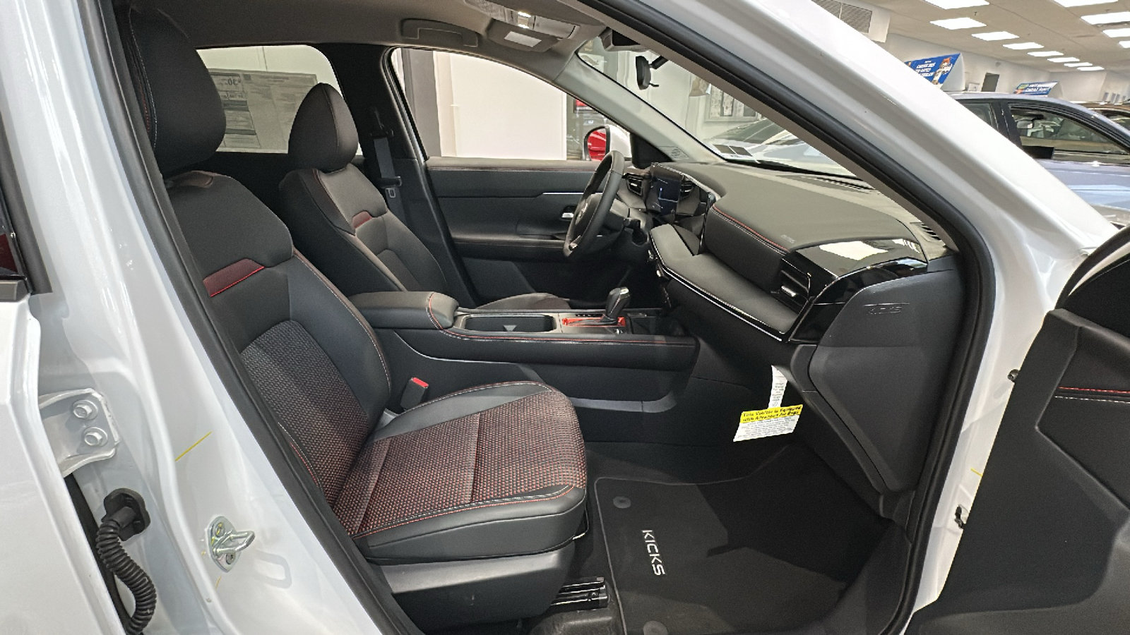 New 2025 Nissan Kicks SR w/ Illumination Package AWD/4WD image 8