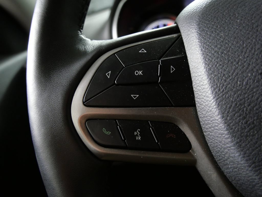 Used 2019 Jeep Cherokee Limited w/ Luxury Group AWD/4WD image 23