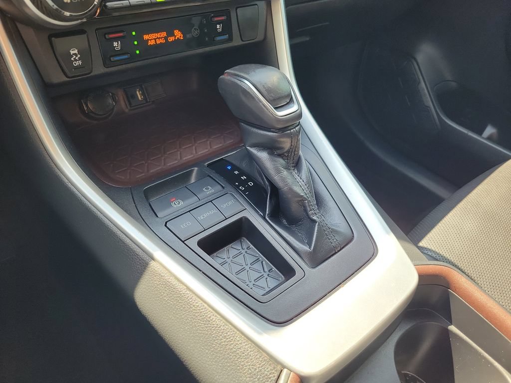 Used 2019 Toyota RAV4 Limited w/ Cold Weather Package FWD image 32