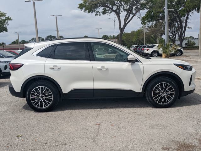 New 2025 Ford Escape SE w/ PHEV Premium Package FWD image 16