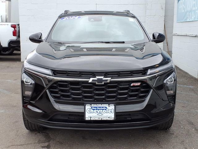 Used 2024 Chevrolet Trax RS w/ Driver Confidence Package FWD image 2