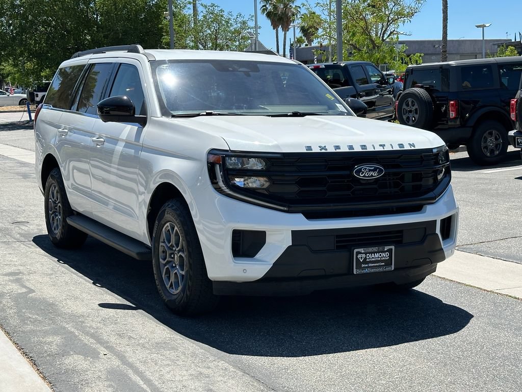 Used 2025 Ford Expedition Active RWD image 10