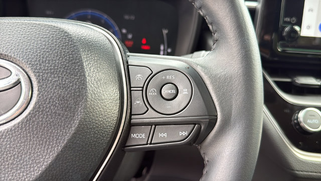 Used 2026 Toyota Corolla Cross LE FWD image 21