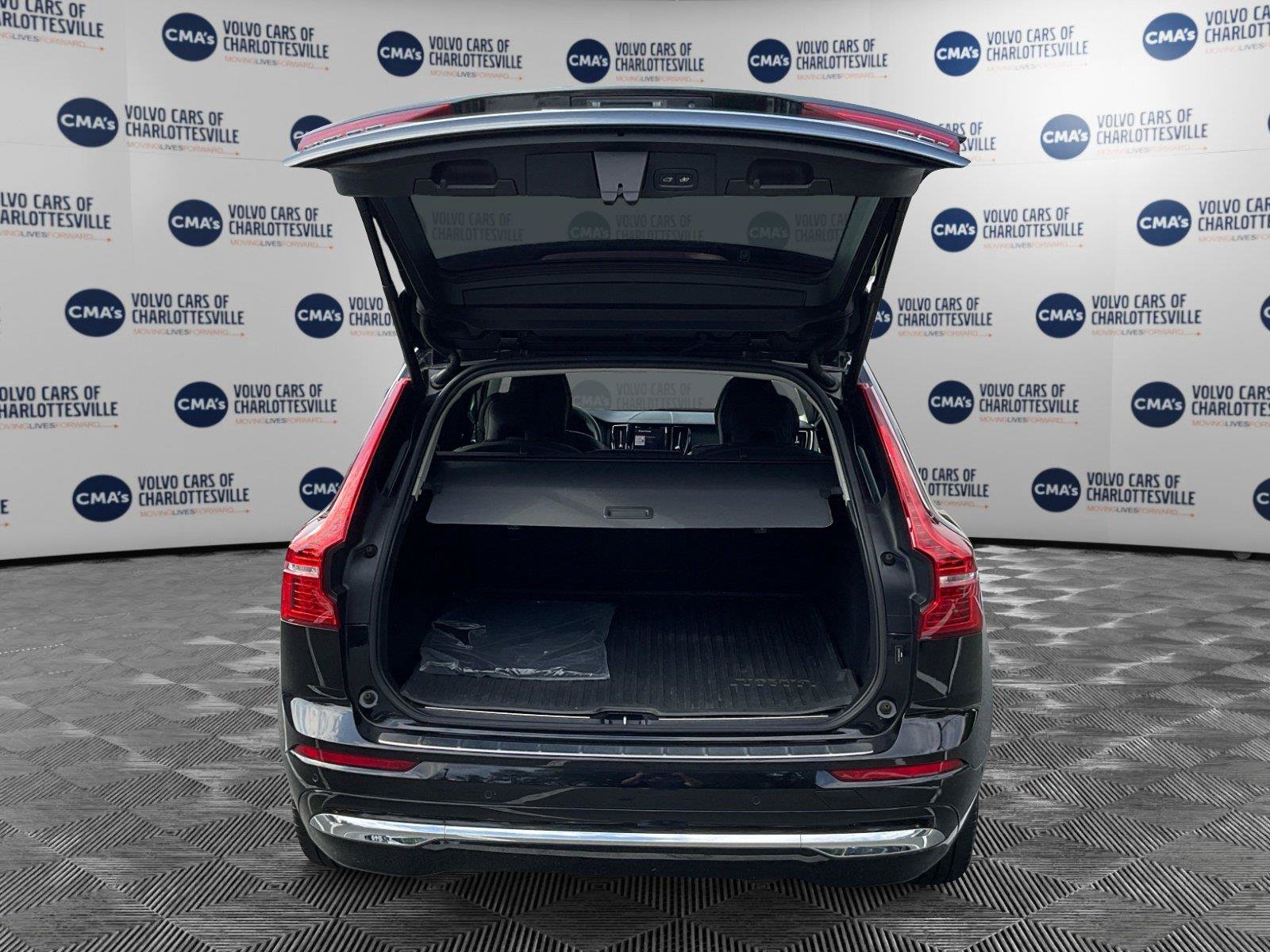 Used 2023 Volvo XC60 B5 Plus AWD/4WD image 11