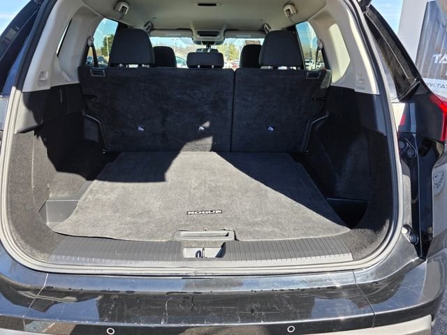 Used 2024 Nissan Rogue SV image 32