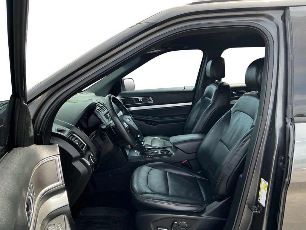Used 2017 Ford Explorer XLT w/ Equipment Group 202A image 14