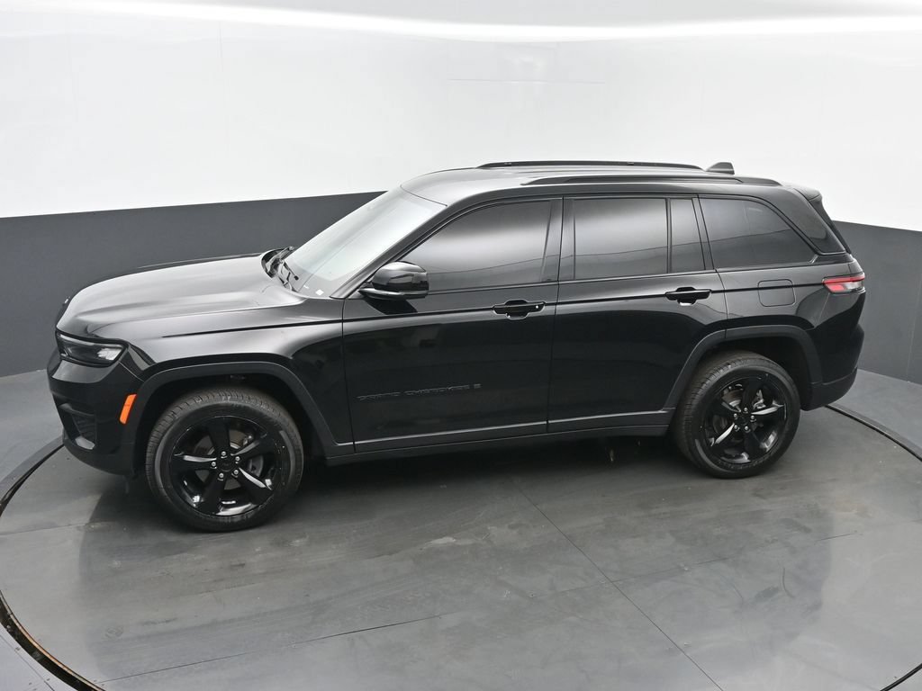 Used 2023 Jeep Grand Cherokee Altitude AWD/4WD image 36