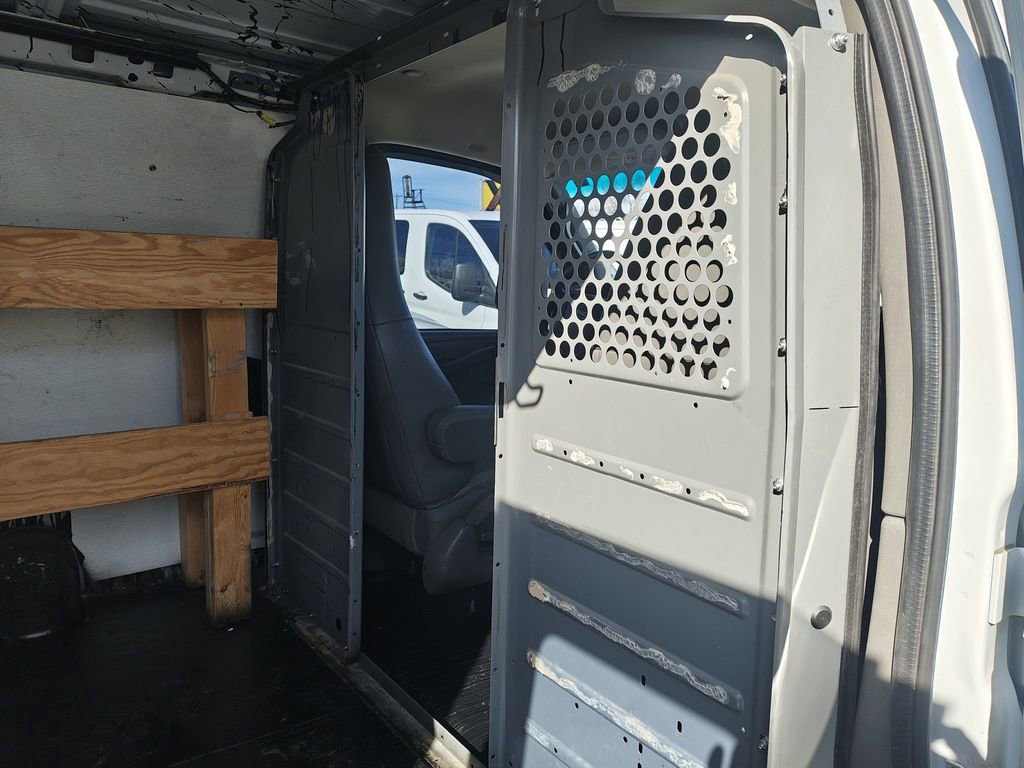 Used 2017 GMC Savana 2500 image 5