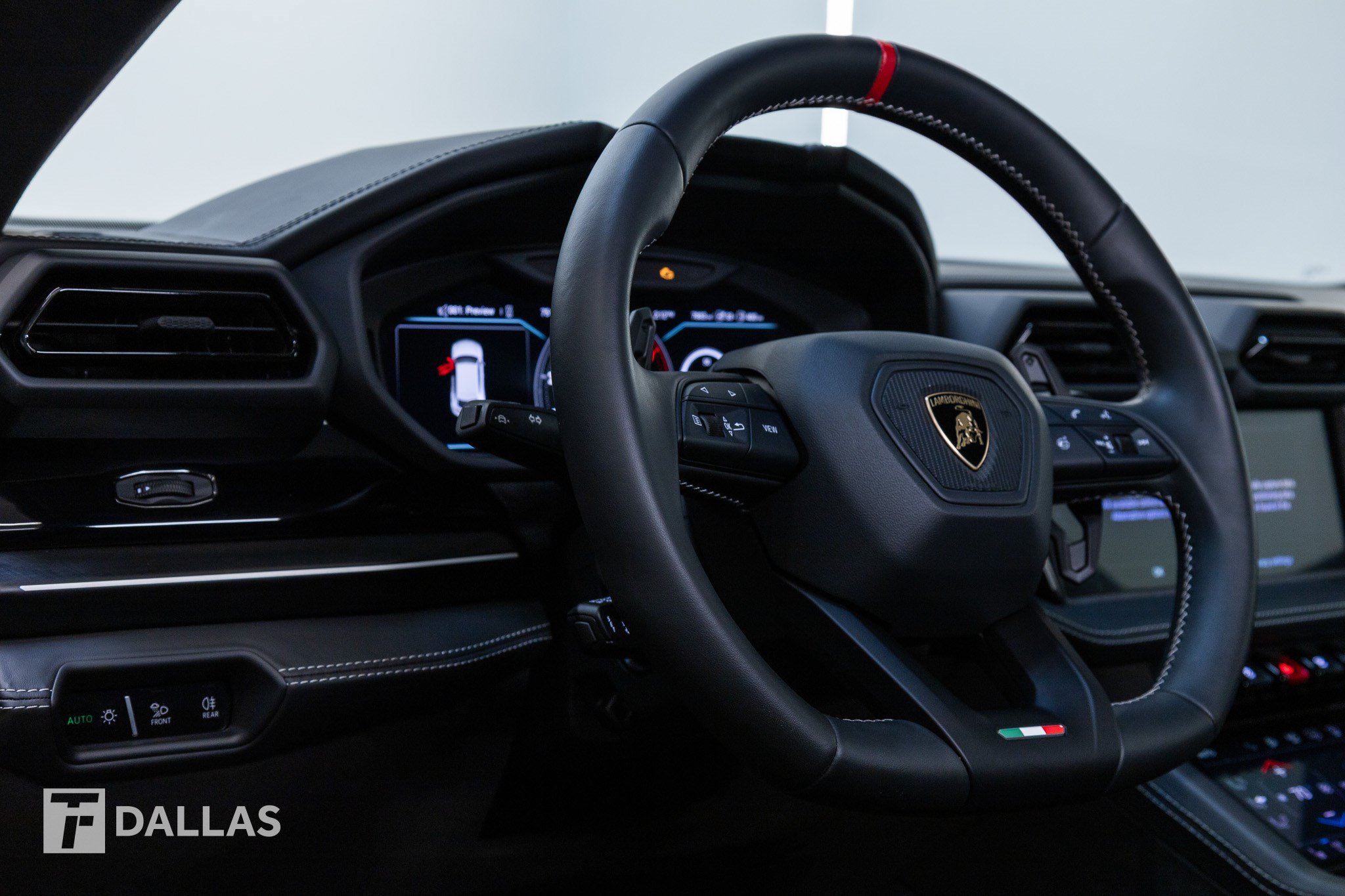 Used 2026 Lamborghini Urus SE AWD/4WD image 28