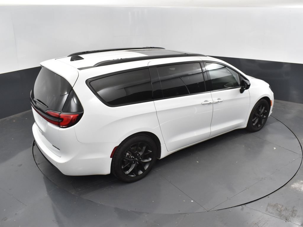 Used 2025 Chrysler Pacifica Limited FWD image 39