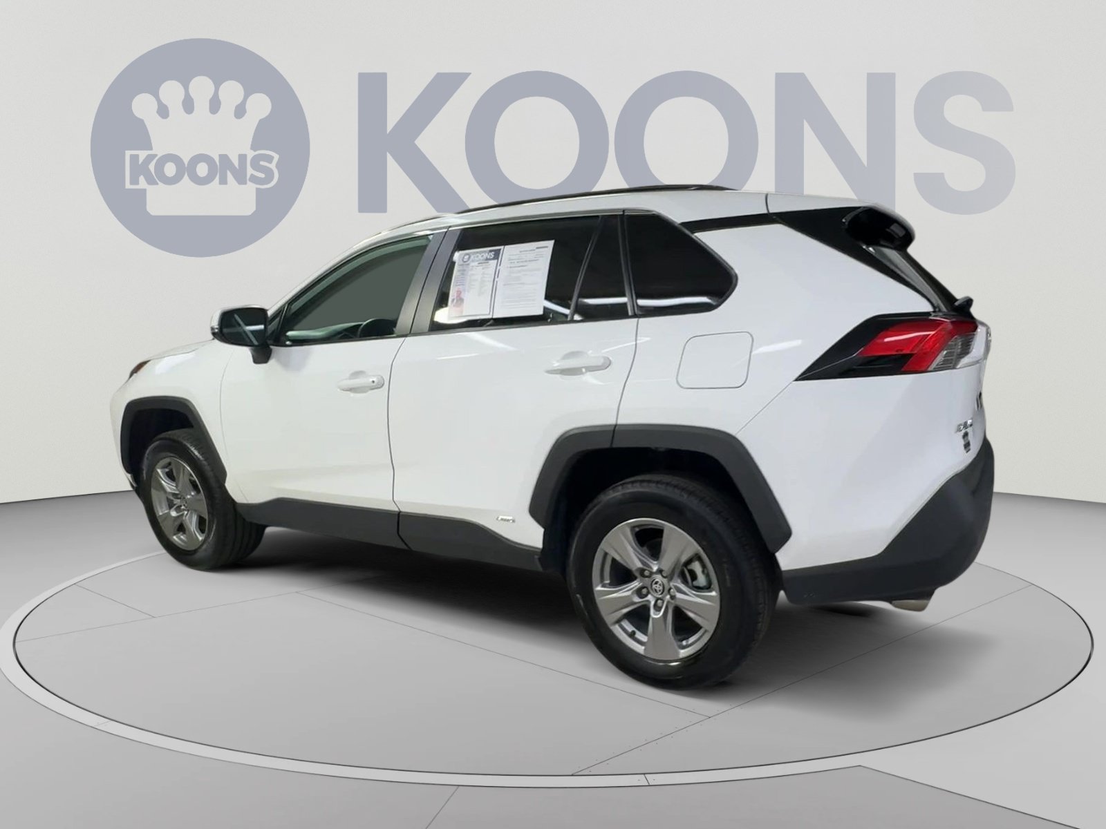 Used 2024 Toyota RAV4 LE AWD/4WD image 8