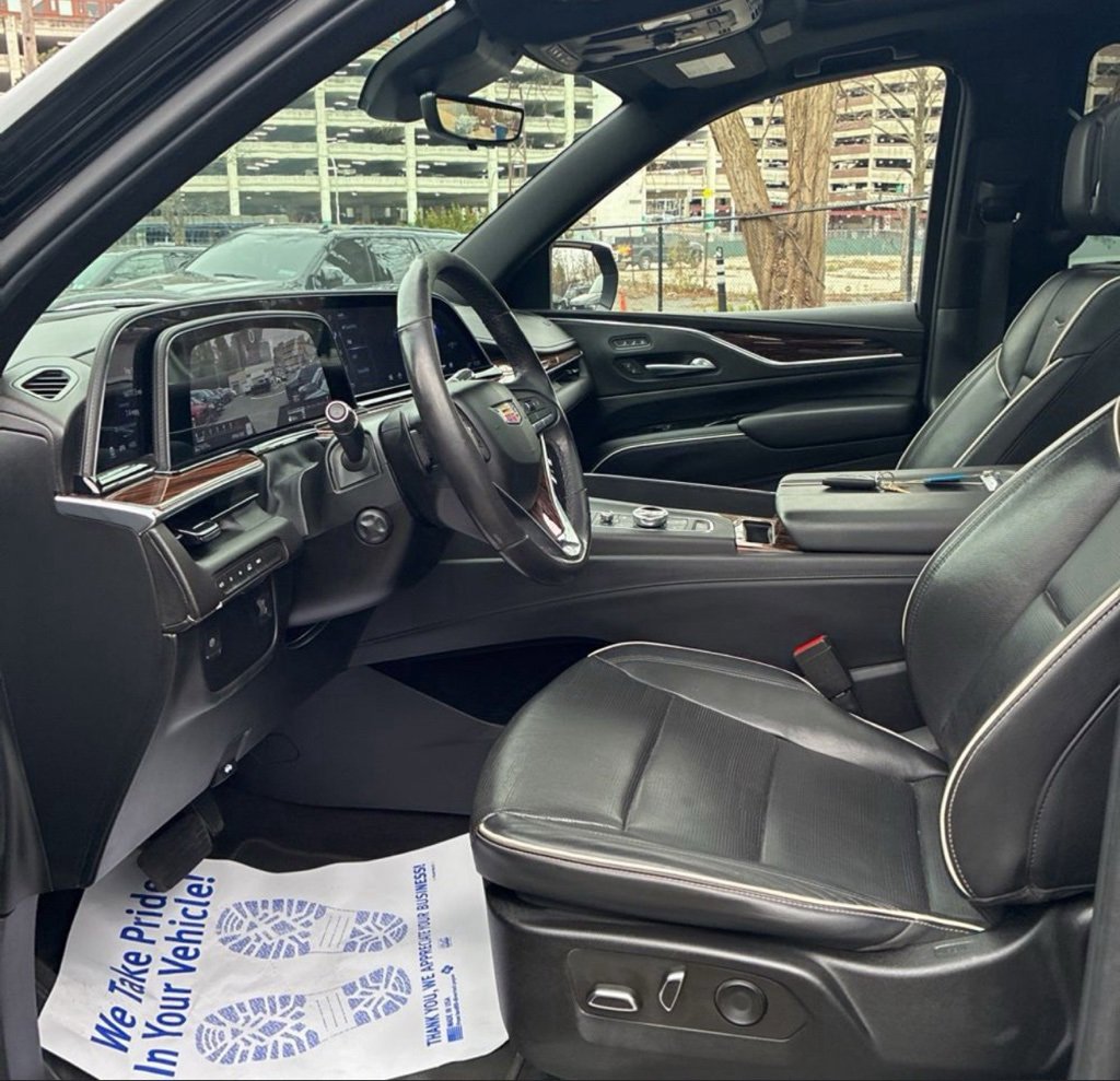 Used 2023 Cadillac Escalade Premium Luxury image 15