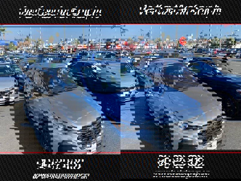 Used 2025 Subaru Crosstrek 2.0i image 2