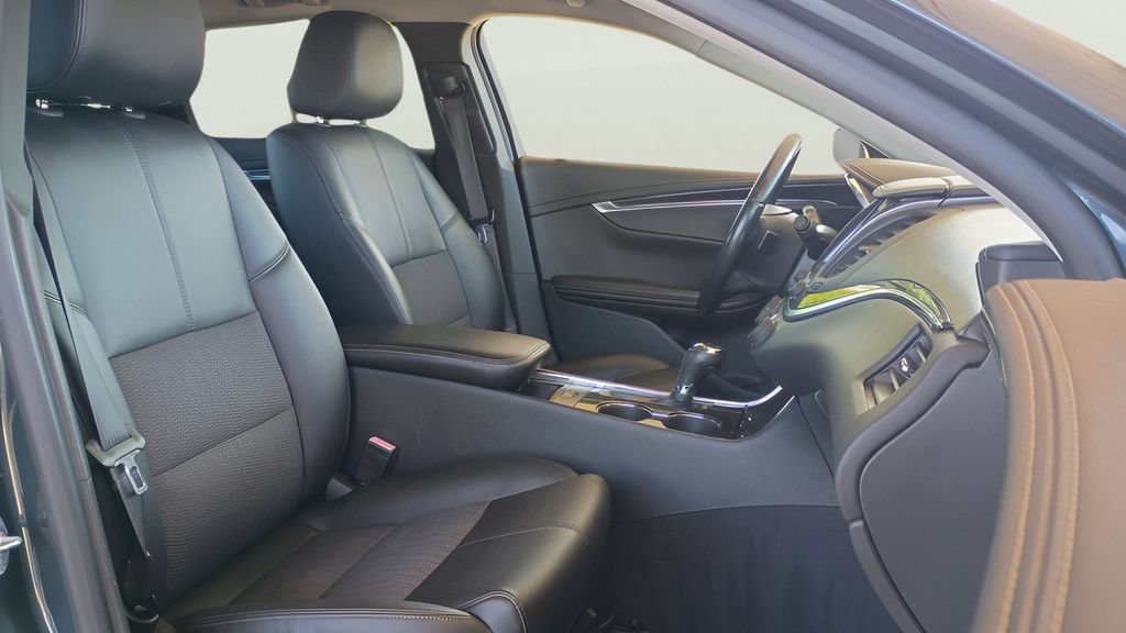 Used 2018 Chevrolet Impala LT FWD image 3