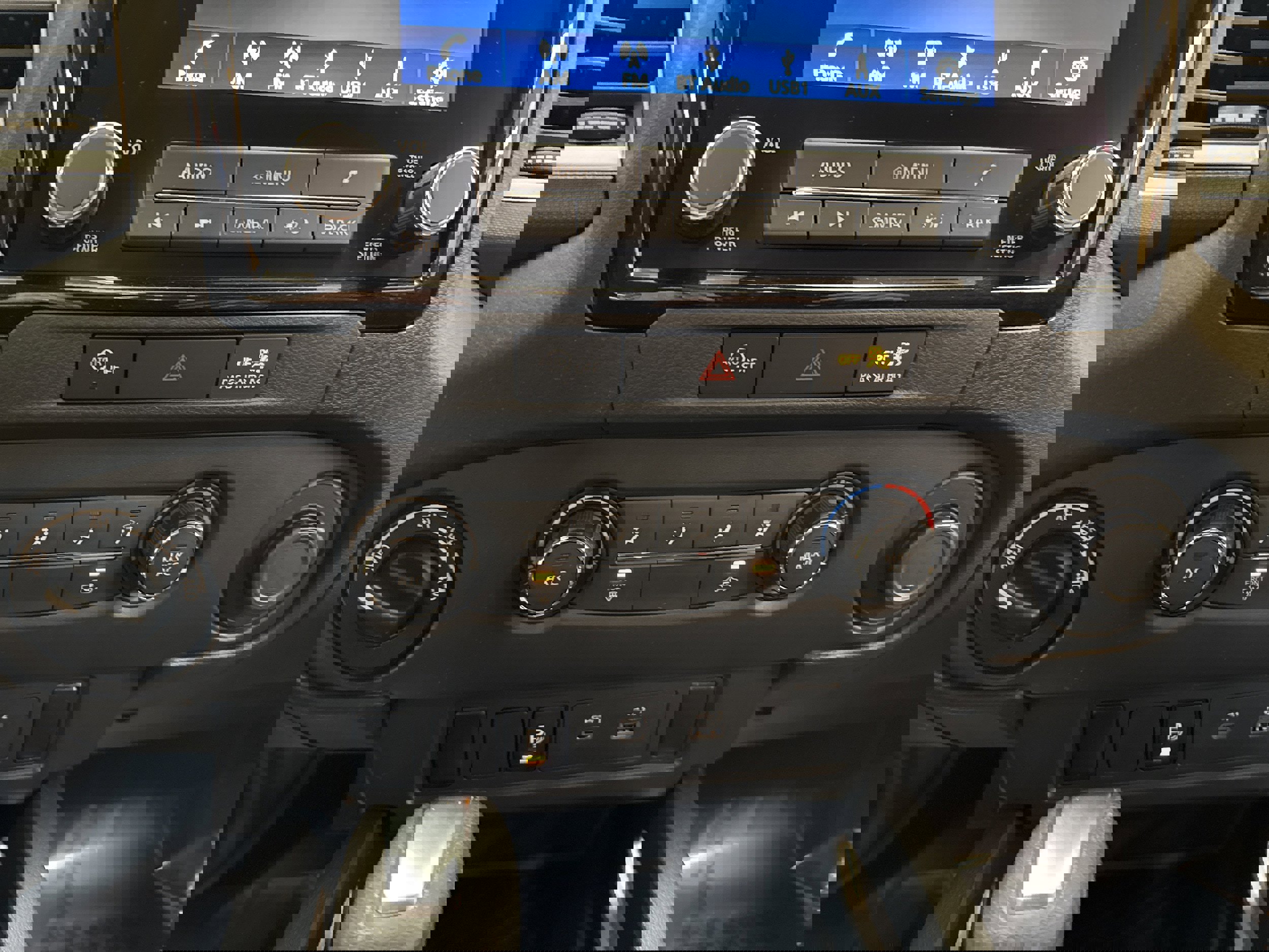 Used 2024 Nissan Frontier SV w/ Technology Package image 34