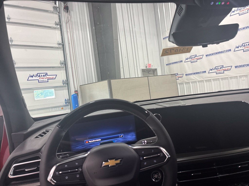New 2027 Chevrolet Traverse LT w/ Enhanced Driving Package FWD image 2
