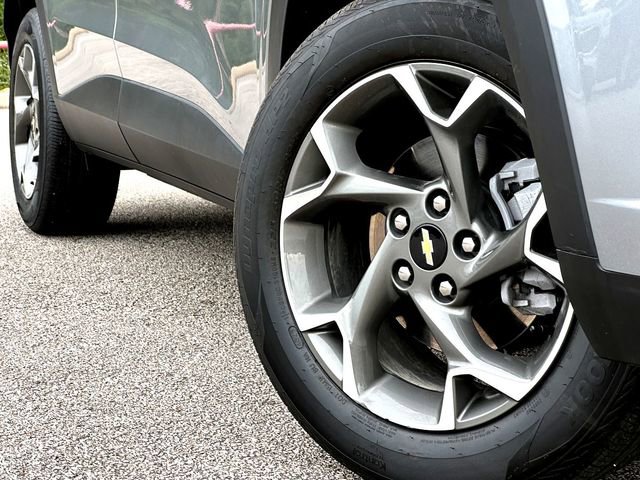 Used 2026 Chevrolet Trax LT FWD image 2