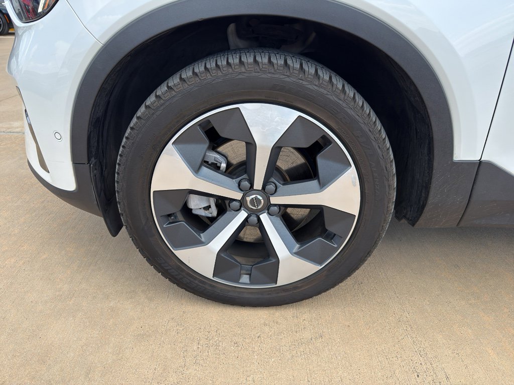 Used 2023 Volvo XC40 B4 Ultimate FWD image 28