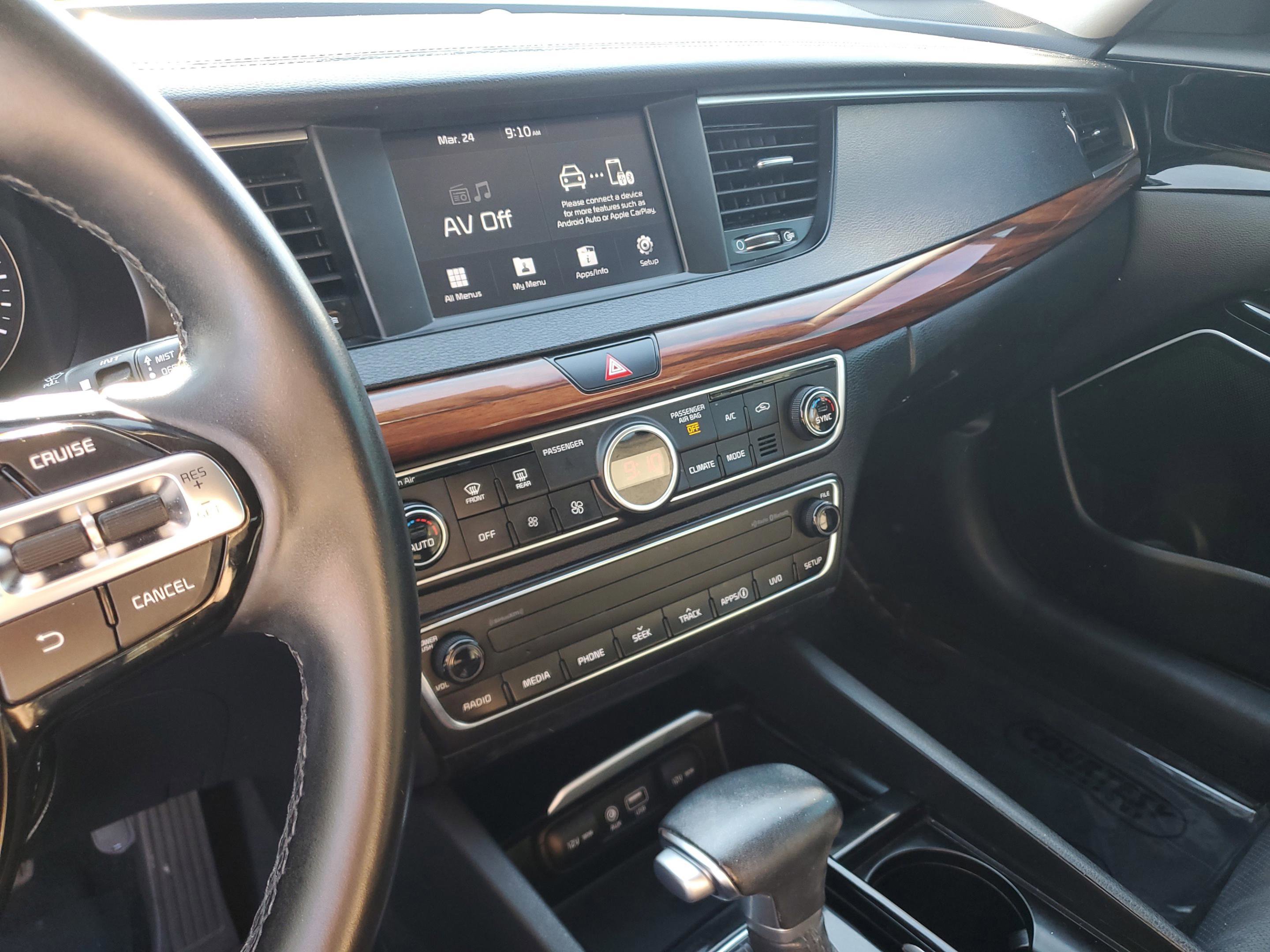 Certified 2018 Kia Cadenza Premium image 28