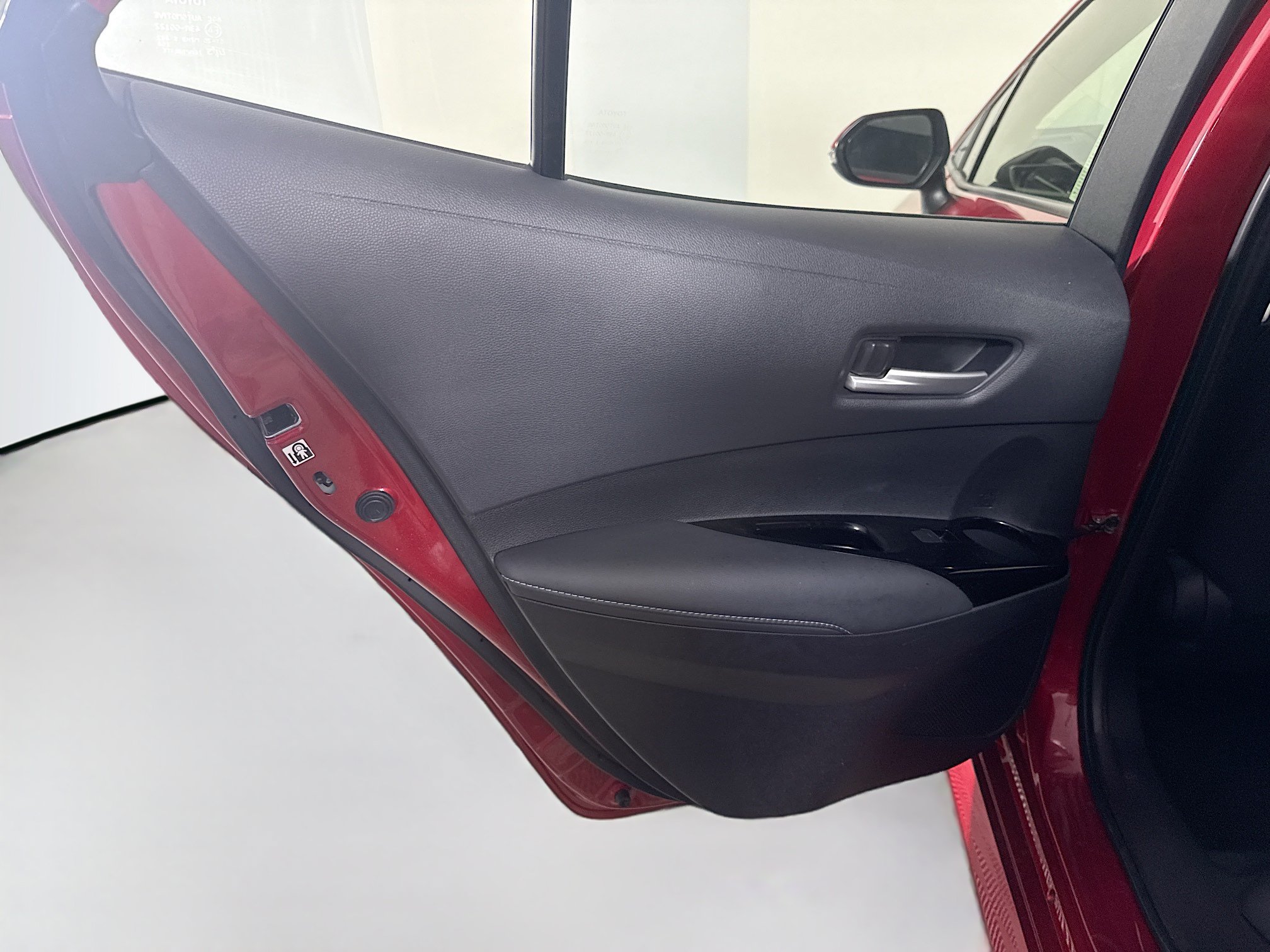 Used 2023 Toyota Corolla SE w/ SE Premium Package FWD image 26