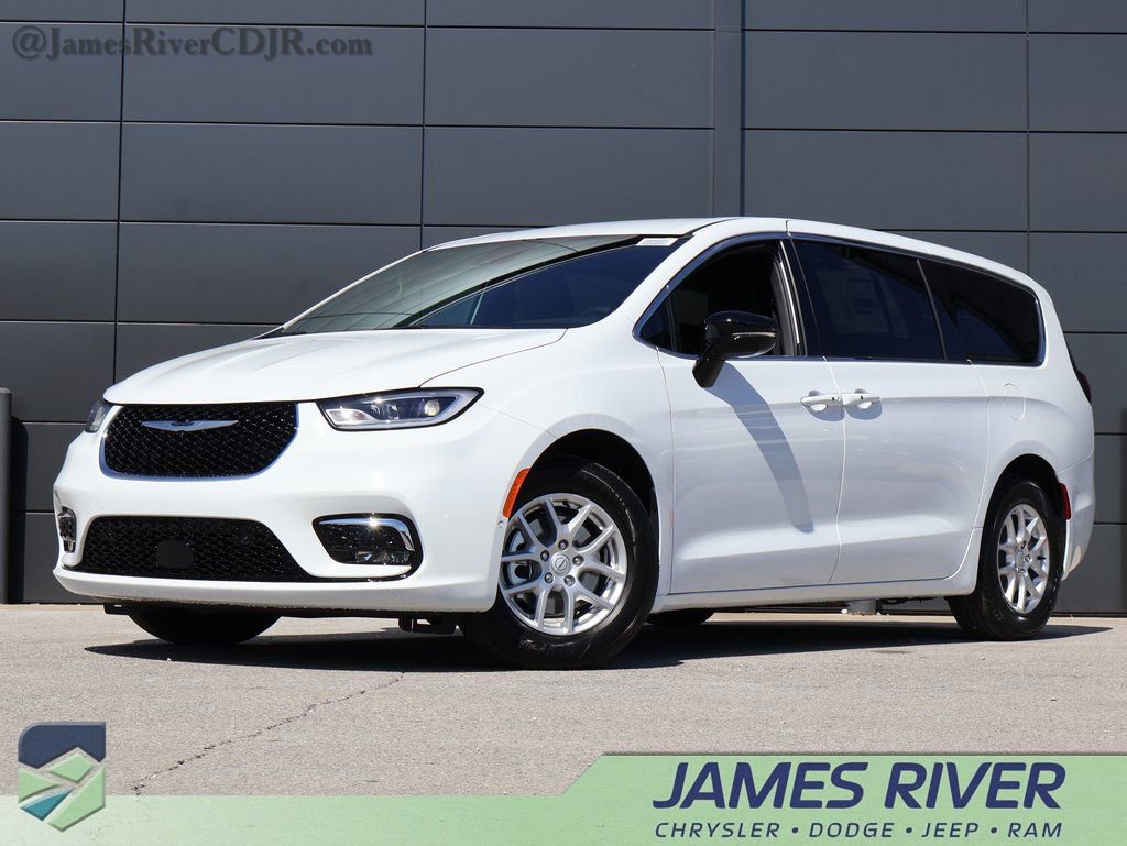 New 2026 Chrysler Pacifica Select image 1