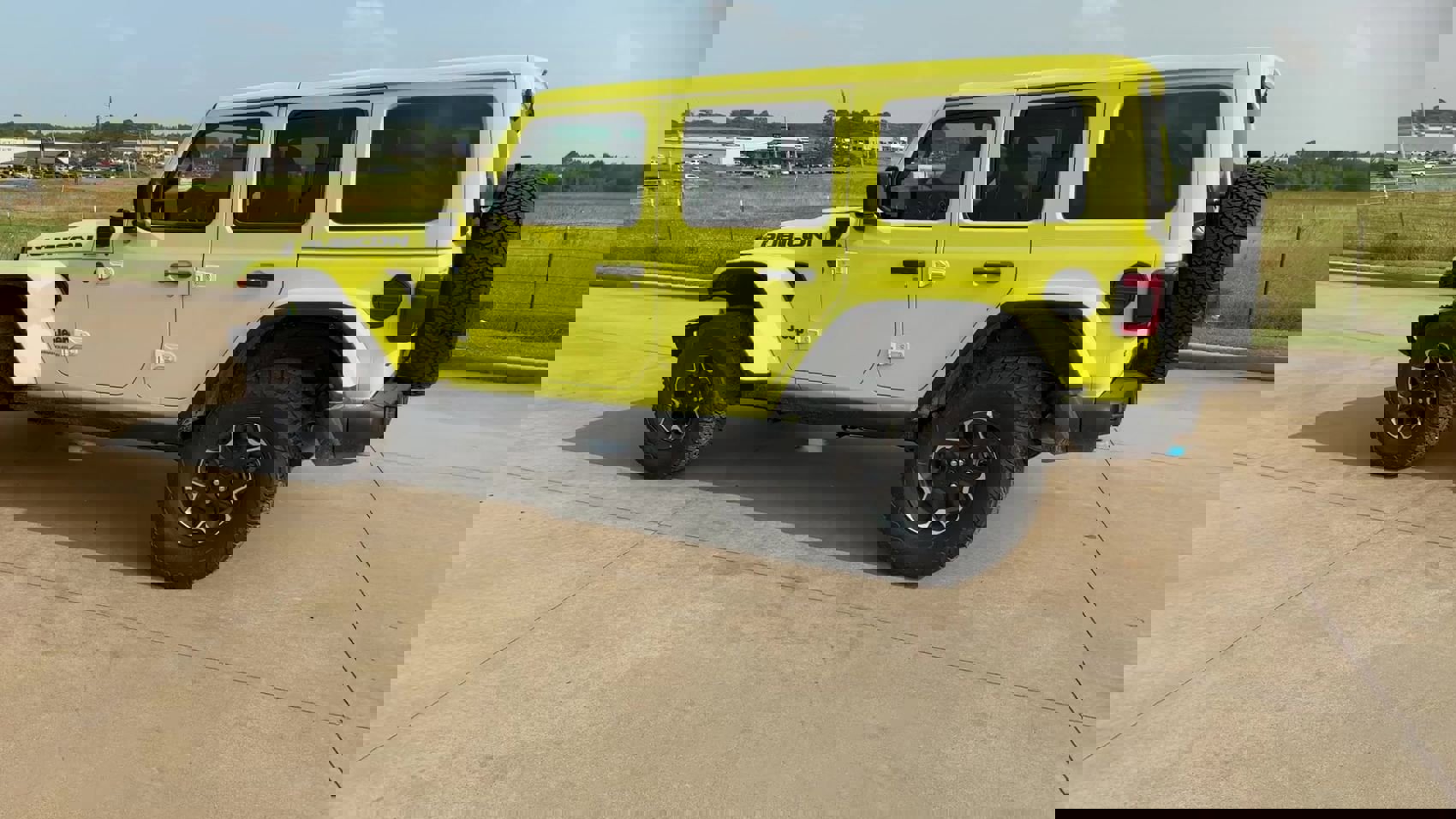 New 2023 Jeep Wrangler Unlimited Rubicon 4xe w/ Steel Bumper Group image 6