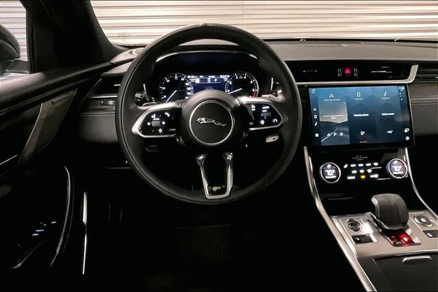 Certified 2022 Jaguar XF R-Dynamic SE AWD/4WD image 4