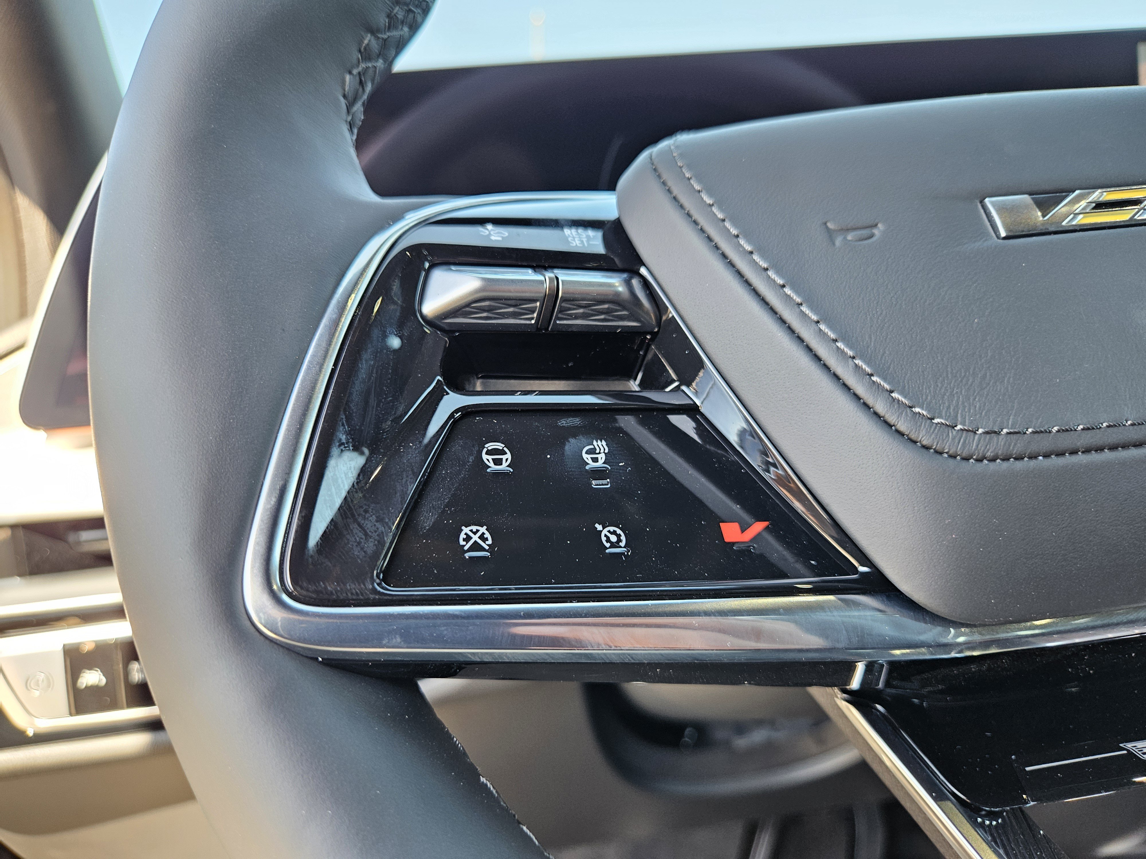New 2026 Cadillac Lyriq V AWD/4WD image 32