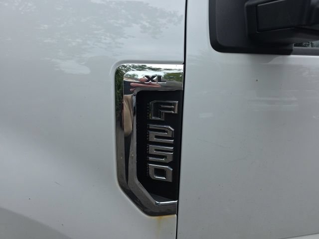 Used 2017 Ford F250 XL w/ Power Equipment Group AWD/4WD image 3