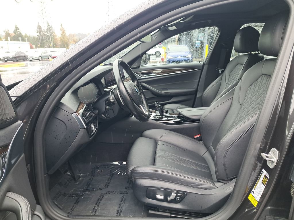 Used 2021 BMW 540i w/ Executive Package image 11