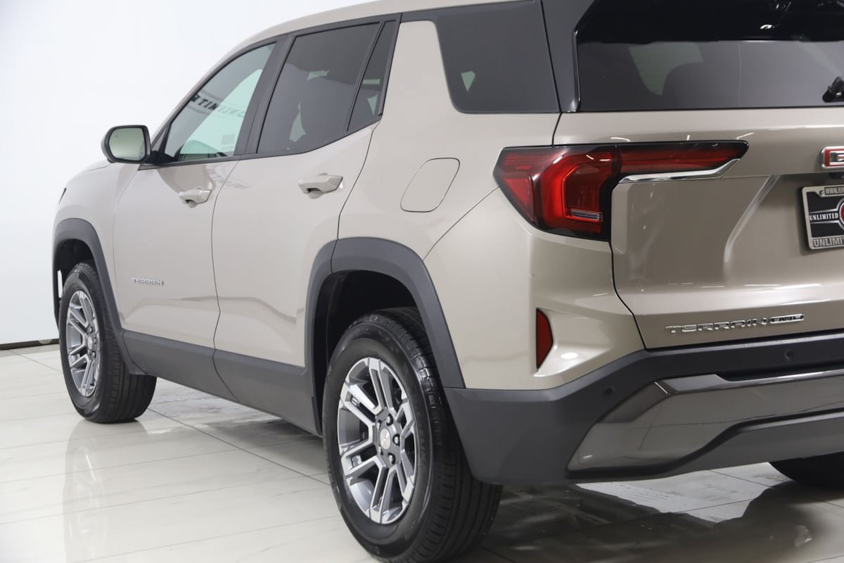 Used 2025 GMC Terrain Elevation w/ Technology Package II AWD/4WD image 24