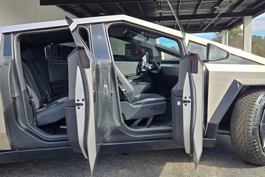 Used 2024 Tesla Cybertruck AWD Crew Cab image 16