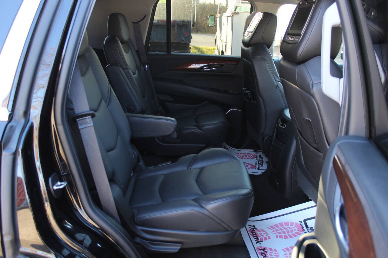 Used 2017 Cadillac Escalade Luxury AWD/4WD image 22