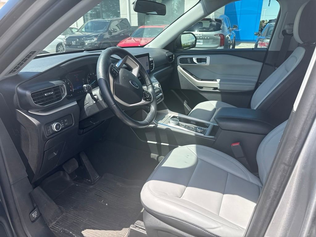 Used 2021 Ford Explorer XLT w/ Equipment Group 202A AWD/4WD image 6