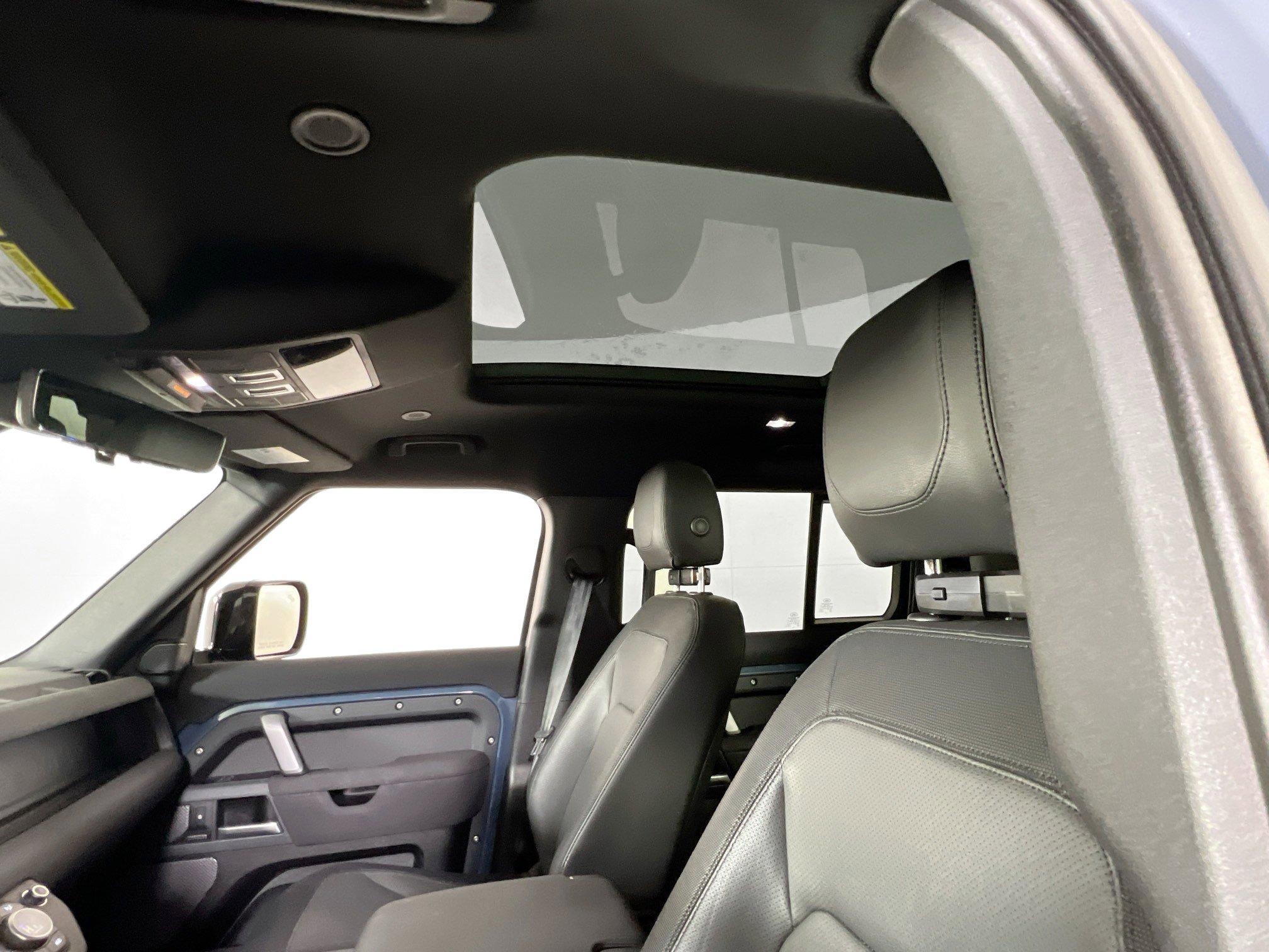 Used 2023 Land Rover Defender 110 X-Dynamic SE image 22