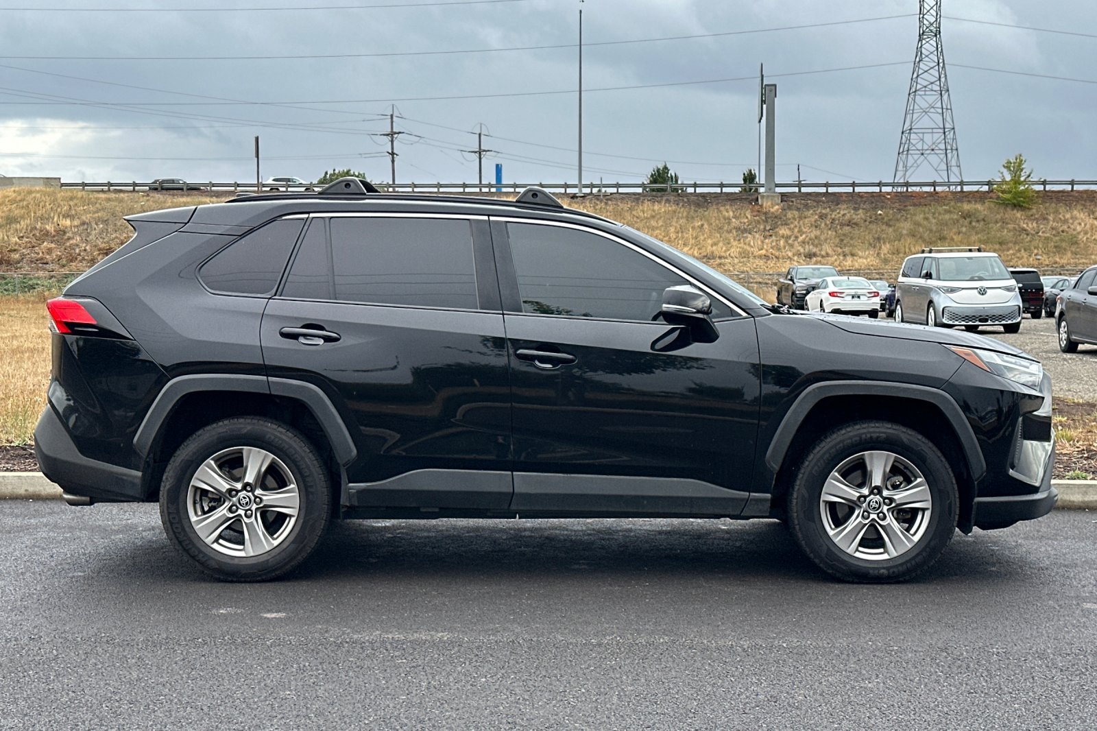 Used 2022 Toyota RAV4 XLE w/ Convenience Package AWD/4WD image 2