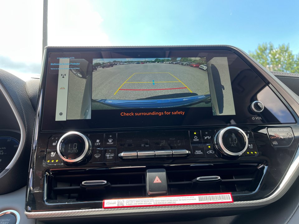 New 2026 Toyota Highlander Platinum AWD/4WD image 17