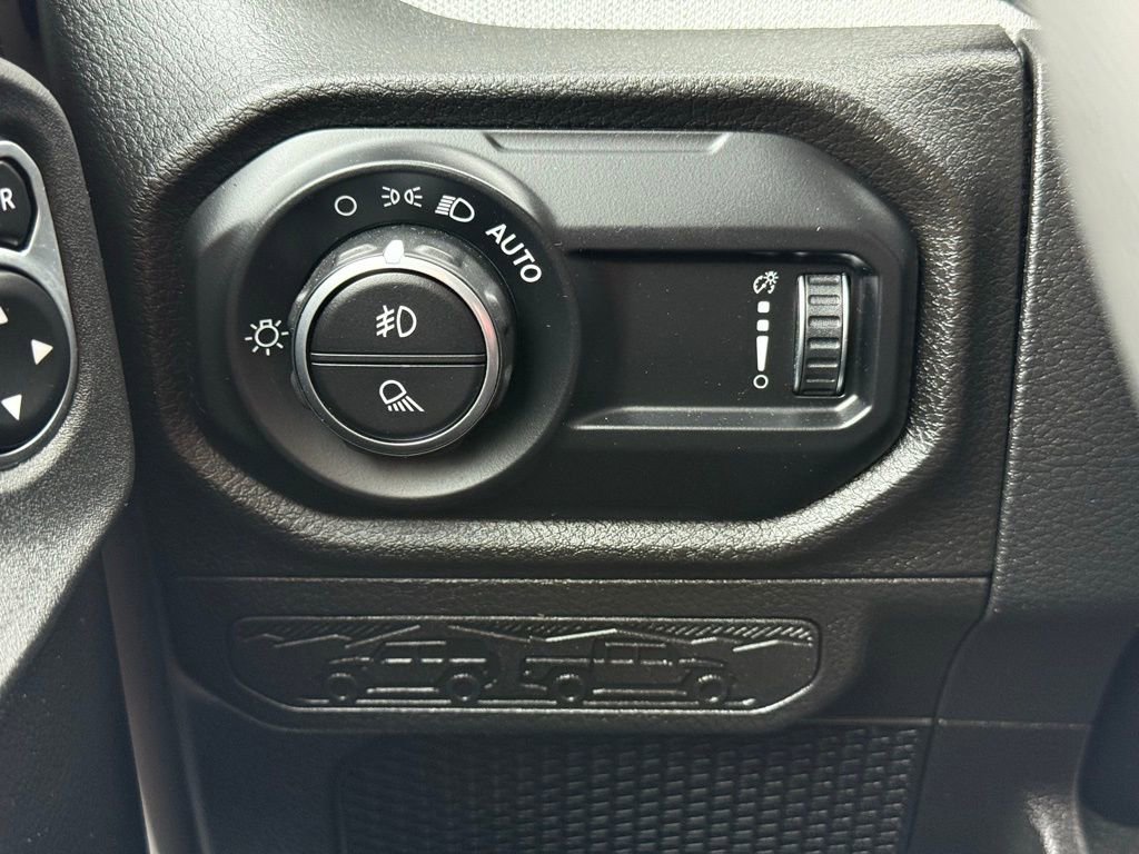 Used 2025 Jeep Gladiator Sport image 11