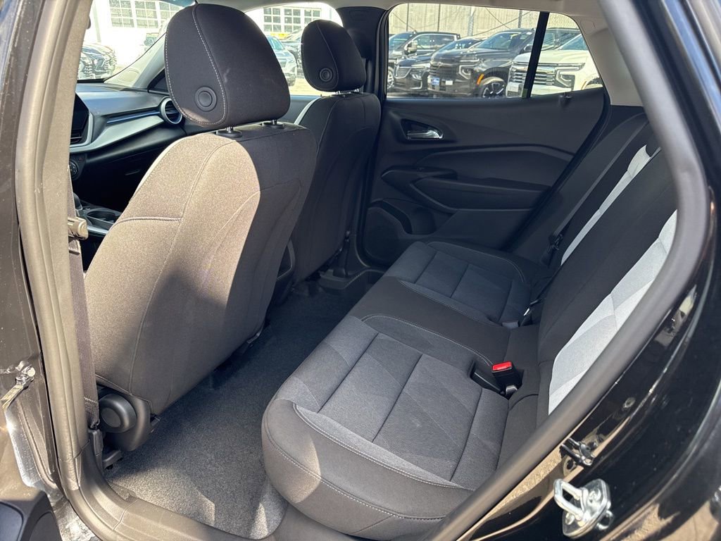 Used 2025 Chevrolet Trax LS FWD image 15
