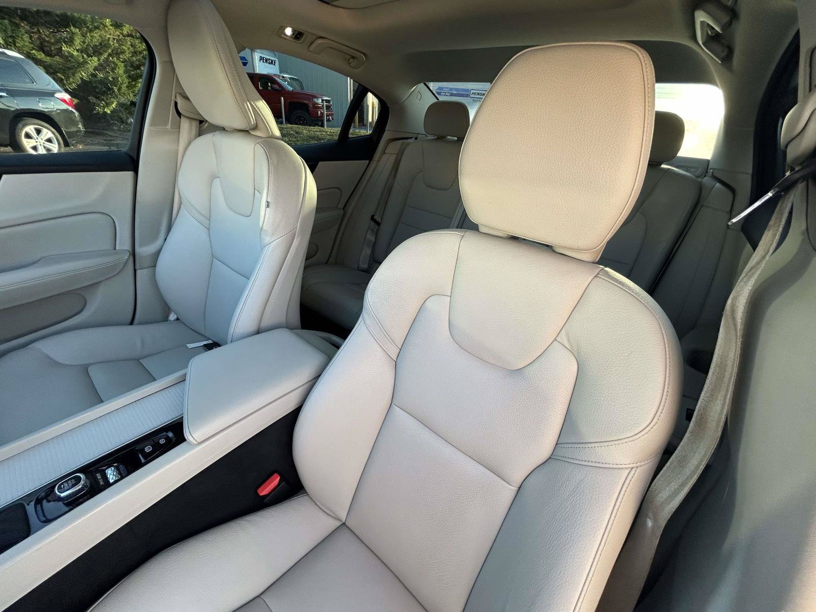 Used 2019 Volvo S60 T6 Momentum AWD/4WD image 21