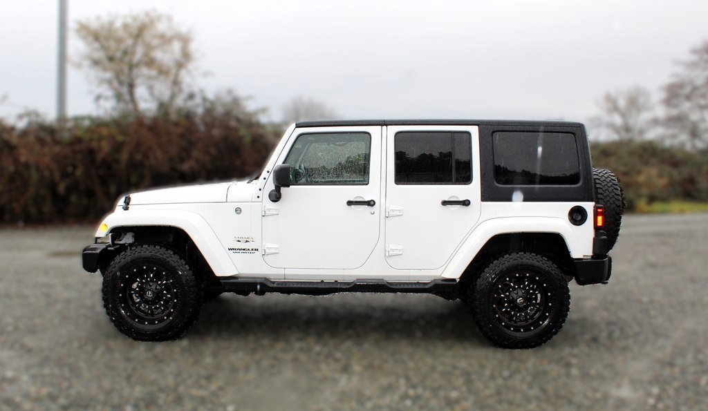 Used 2017 Jeep Wrangler Unlimited Sahara image 4