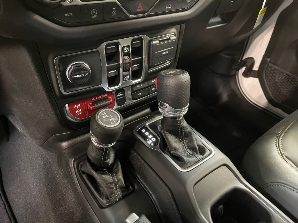 New 2025 Jeep Gladiator Mojave image 13