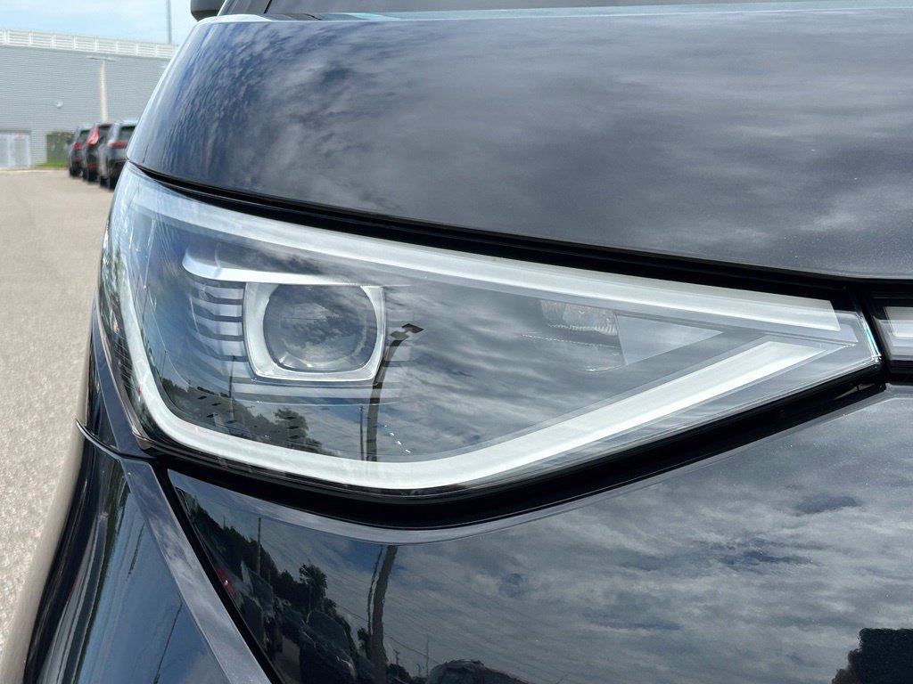 Used 2025 Volkswagen ID. Buzz Pro S RWD image 35