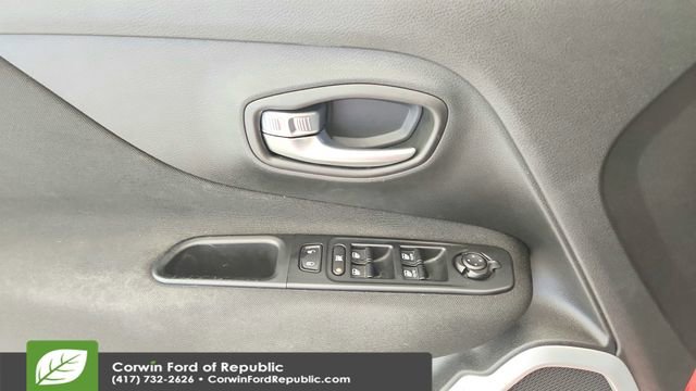 Used 2019 Jeep Renegade Latitude image 18