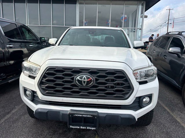 Used 2020 Toyota Tacoma TRD Off-Road w/ Technology Package AWD/4WD image 3