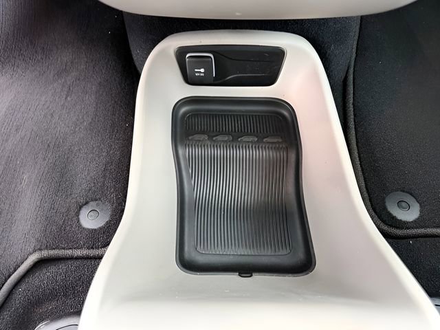 Used 2022 Chrysler Voyager LX FWD image 24