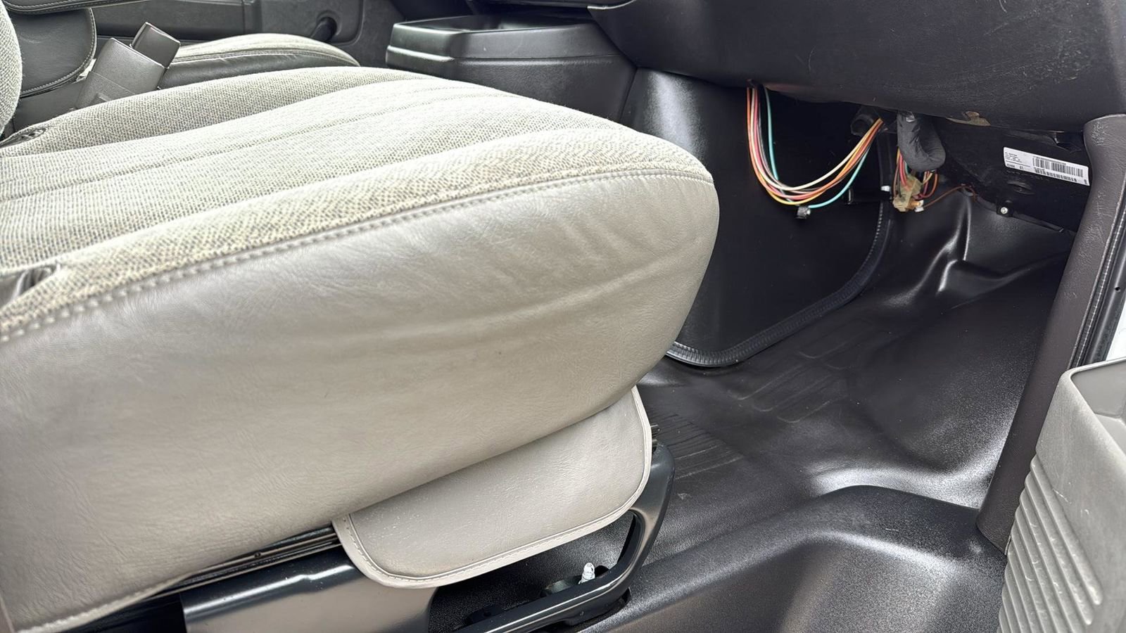 Used 2011 Chevrolet Express 2500 image 20