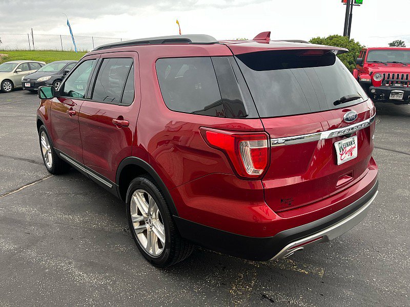 Used 2017 Ford Explorer XLT w/ Equipment Group 202A AWD/4WD image 6